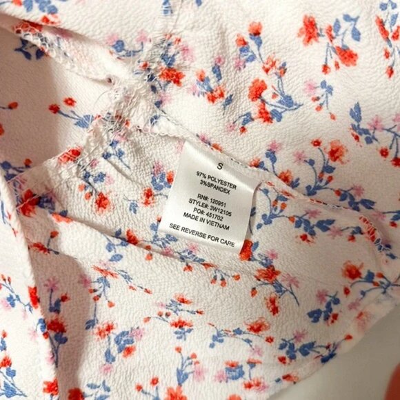 Hippie Rose NWT Floral Top - Picture 4 of 5